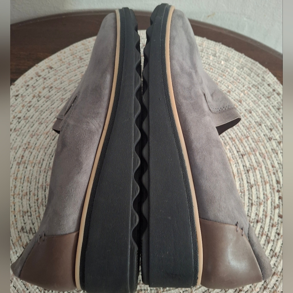 Clarks  Brown Suede Women's Loafers Size 7.5 - Picture 5 of 8